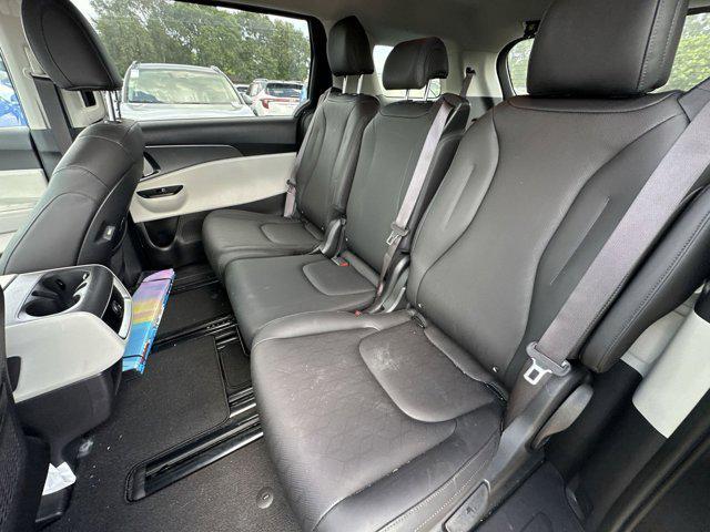 Photo of 2024 Aurora Black Pearl Kia Carnival