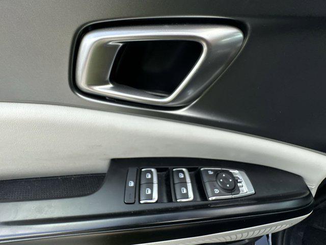 Photo of 2024 Aurora Black Pearl Kia Carnival