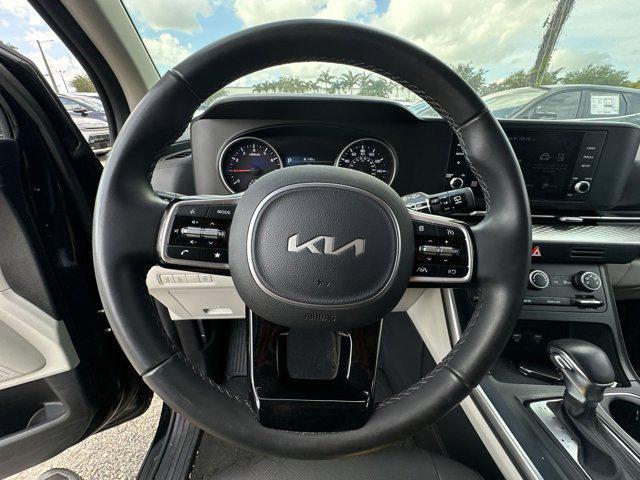 Photo of 2024 Aurora Black Pearl Kia Carnival