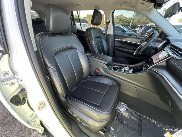 Photo of 2024 Bright White Clearcoat Jeep Grand Cherokee L