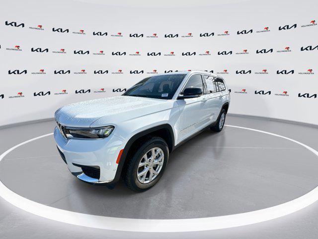 Photo of 2024 Bright White Clearcoat Jeep Grand Cherokee L