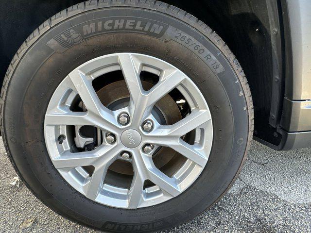 Photo of 2024 Bright White Clearcoat Jeep Grand Cherokee L
