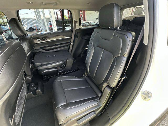 Photo of 2024 Bright White Clearcoat Jeep Grand Cherokee L