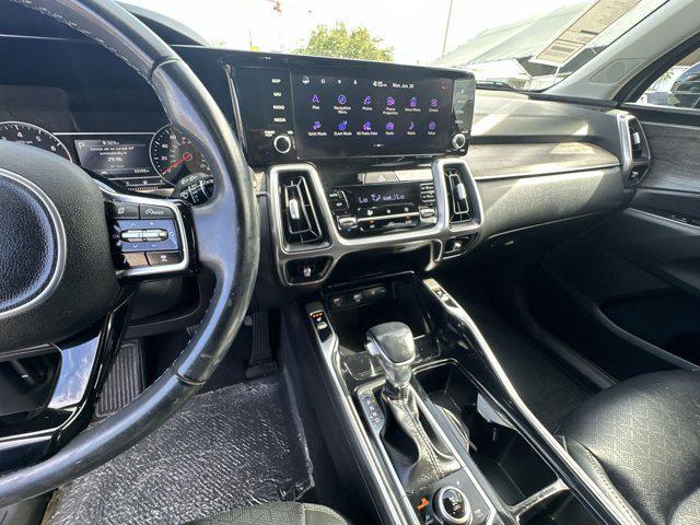 Photo of 2023 Wolf Gray Kia Sorento