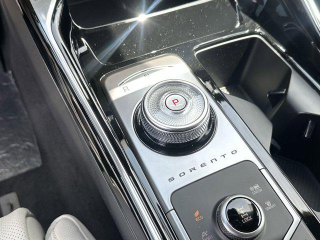 Photo of 2025 Snow White Pearl Kia Sorento Hybrid