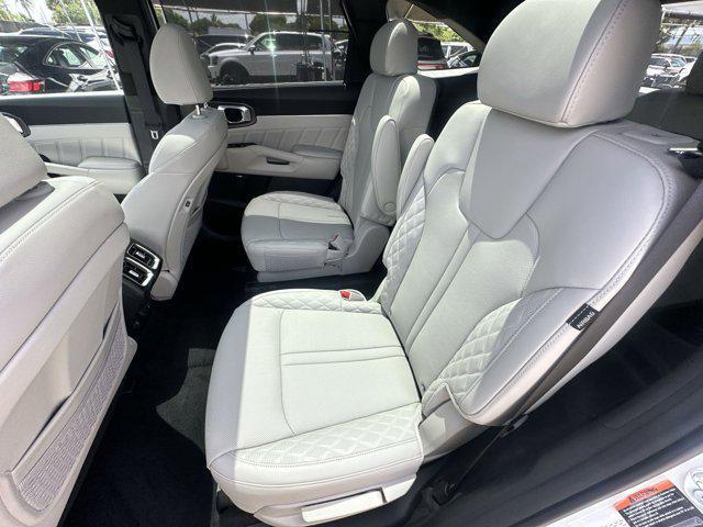 Photo of 2025 Snow White Pearl Kia Sorento Hybrid