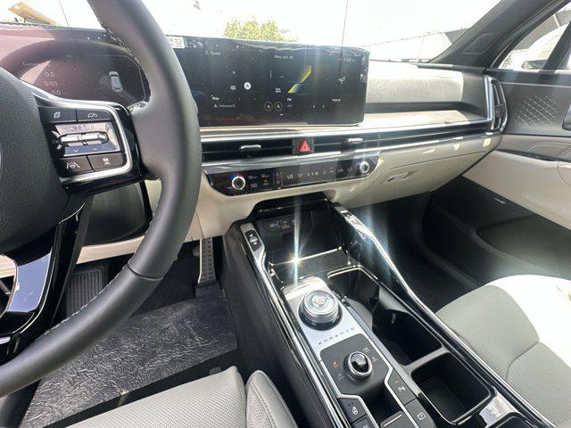 Photo of 2025 Snow White Pearl Kia Sorento Hybrid