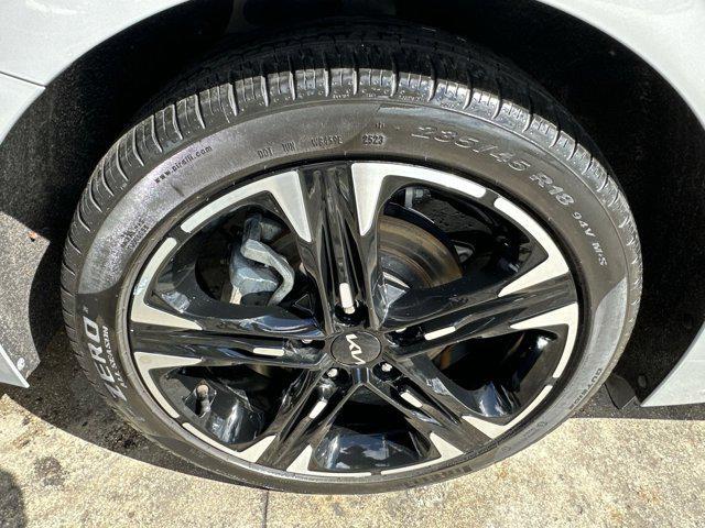 Photo of 2024 Wolf Gray Kia K5