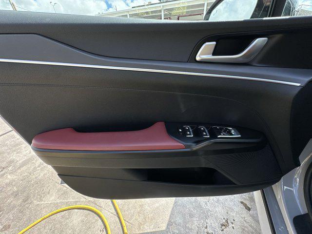 Photo of 2024 Wolf Gray Kia K5