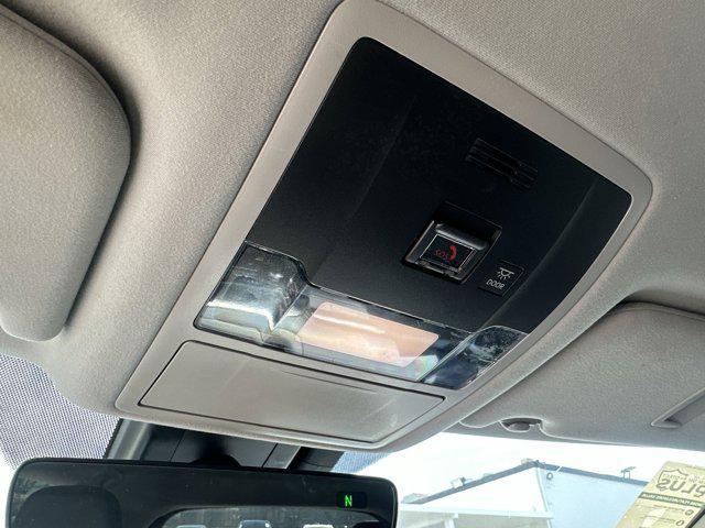 Photo of 2022 White Lexus RX 350