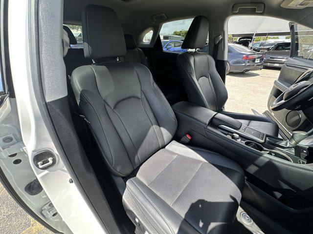 Photo of 2022 White Lexus RX 350