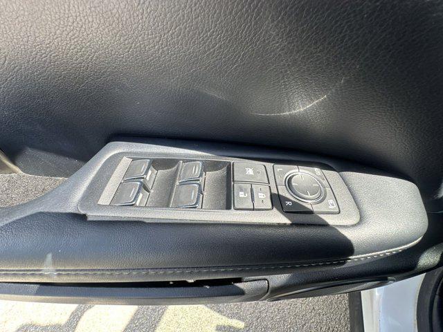 Photo of 2022 White Lexus RX 350