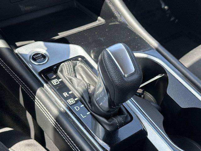 Photo of 2023 Pearl White Tricoat Nissan Altima