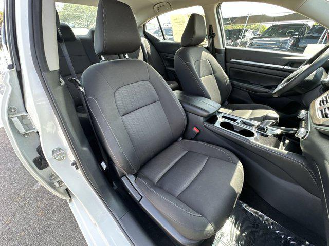 Photo of 2023 Pearl White Tricoat Nissan Altima