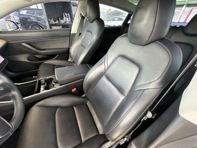 Photo of 2020 White Tesla Model 3