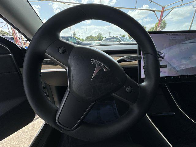 Photo of 2020 White Tesla Model 3