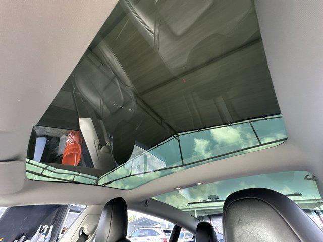 Photo of 2020 White Tesla Model 3