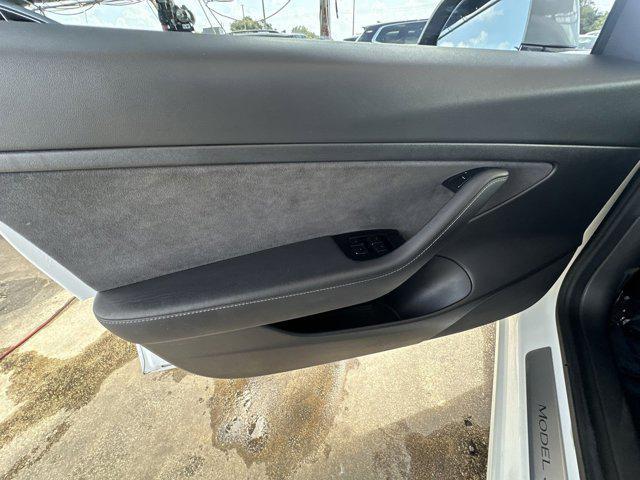 Photo of 2020 White Tesla Model 3