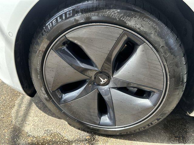 Photo of 2020 White Tesla Model 3