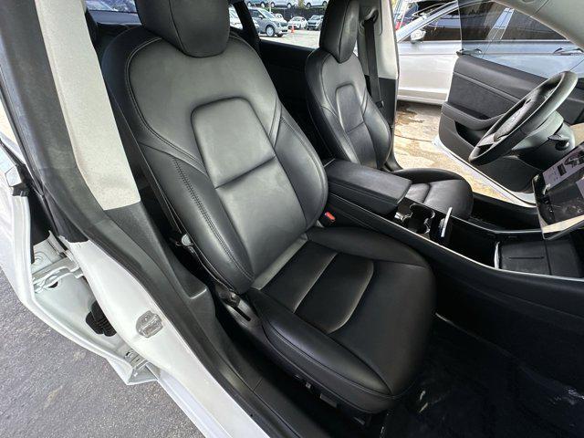 Photo of 2020 White Tesla Model 3