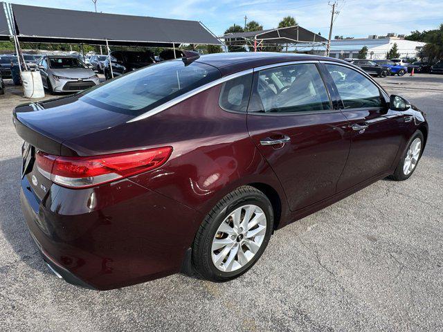 Photo of 2017 Sangria Kia Optima