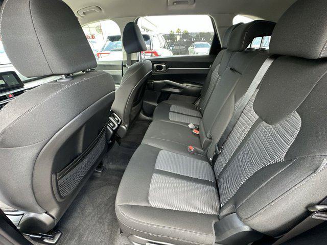 Photo of 2025 Everlasting Silver Kia Sorento