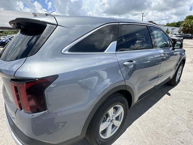 Photo of 2025 Everlasting Silver Kia Sorento