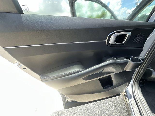 Photo of 2025 Everlasting Silver Kia Sorento