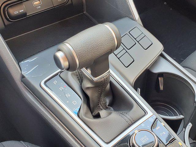Photo of 2025 White Pearl Kia Sportage