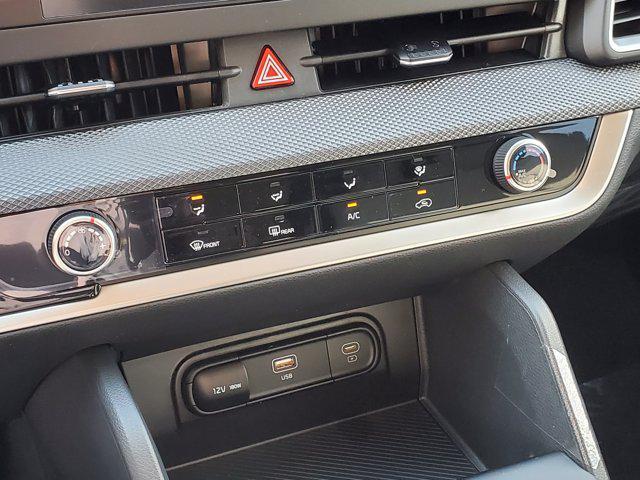 Photo of 2025 White Pearl Kia Sportage