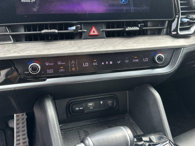 Photo of 2023 Sapphire Blue Kia Sportage