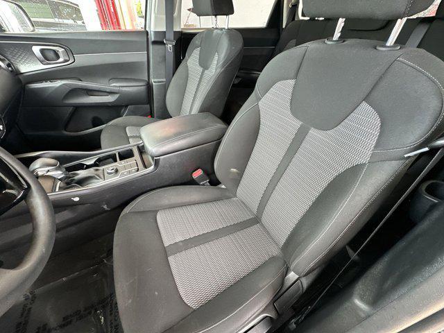 Photo of 2023 Everlasting Silver Kia Sorento
