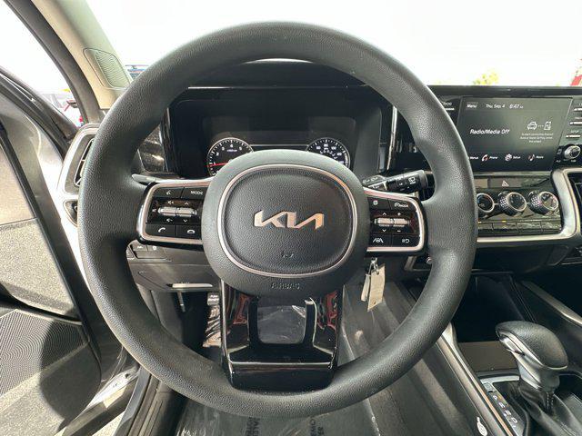 Photo of 2023 Everlasting Silver Kia Sorento