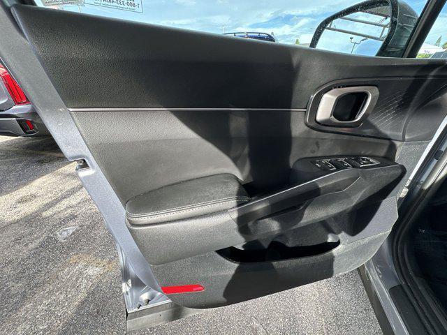 Photo of 2023 Everlasting Silver Kia Sorento