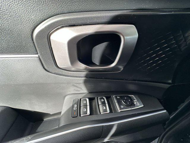 Photo of 2023 Everlasting Silver Kia Sorento