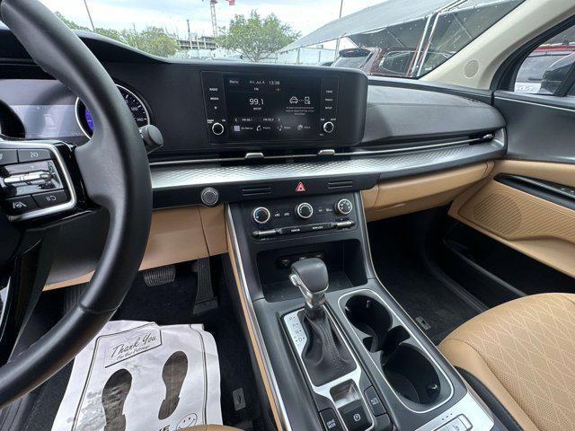 Photo of 2024 Aurora Black Pearl Kia Carnival