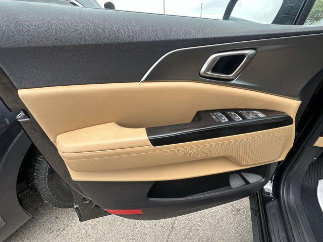 Photo of 2024 Aurora Black Pearl Kia Carnival