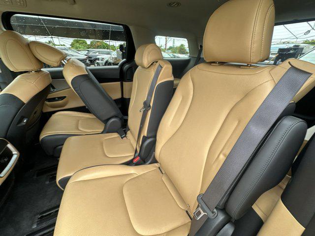 Photo of 2024 Aurora Black Pearl Kia Carnival