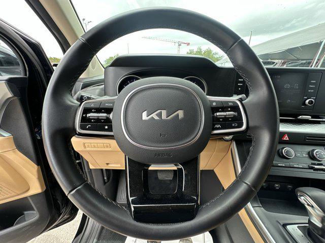 Photo of 2024 Aurora Black Pearl Kia Carnival