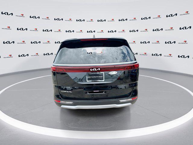 Photo of 2024 Aurora Black Pearl Kia Carnival