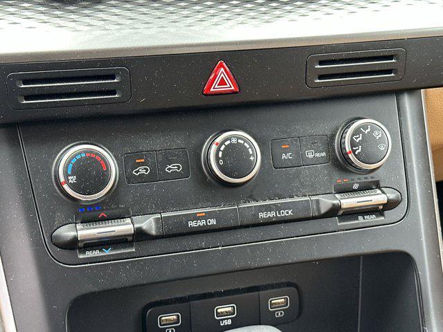 Photo of 2024 Aurora Black Pearl Kia Carnival