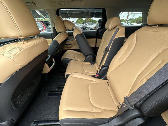 Photo of 2024 Aurora Black Pearl Kia Carnival