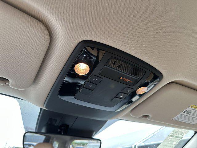 Photo of 2024 Aurora Black Pearl Kia Carnival