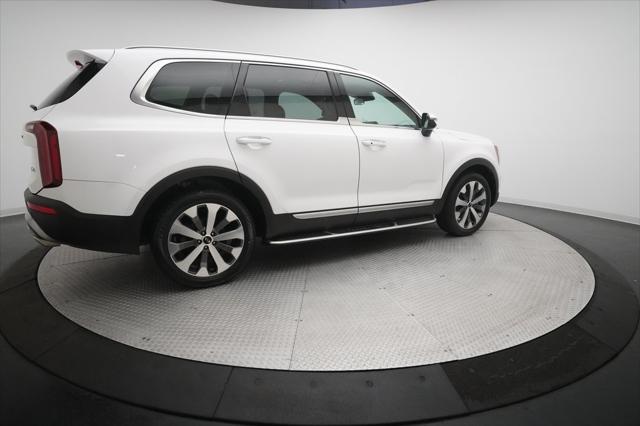 Photo of 2021 Glacial White Pearl Kia Telluride