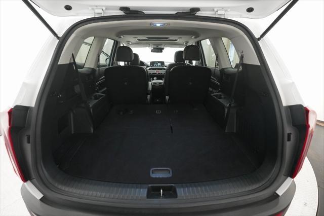 Photo of 2021 Glacial White Pearl Kia Telluride
