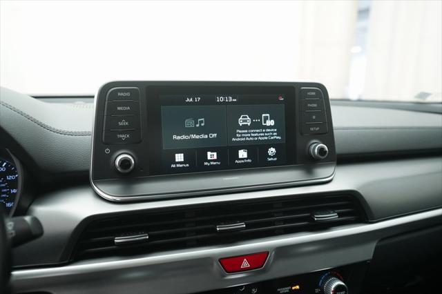 Photo of 2021 Glacial White Pearl Kia Telluride