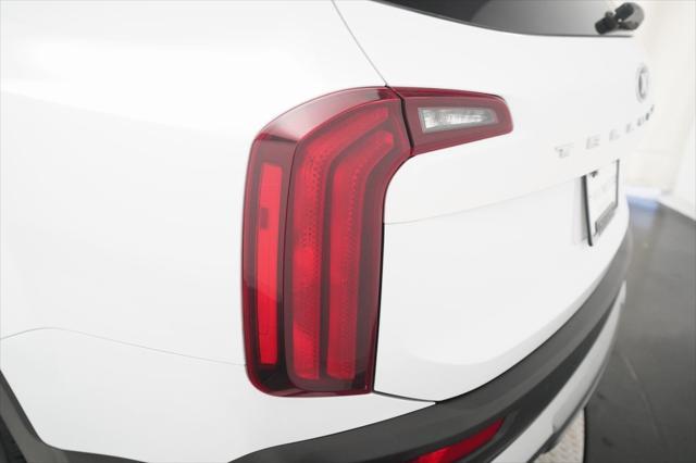 Photo of 2021 Glacial White Pearl Kia Telluride