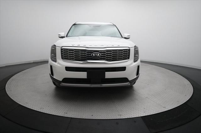 Photo of 2021 Glacial White Pearl Kia Telluride