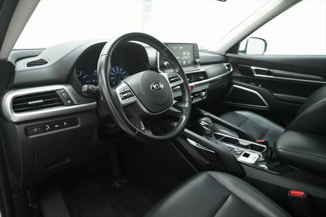 Photo of 2021 Glacial White Pearl Kia Telluride