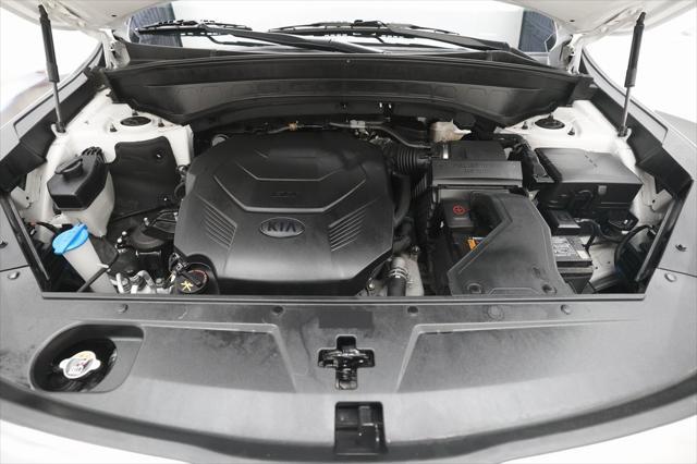 Photo of 2021 Glacial White Pearl Kia Telluride